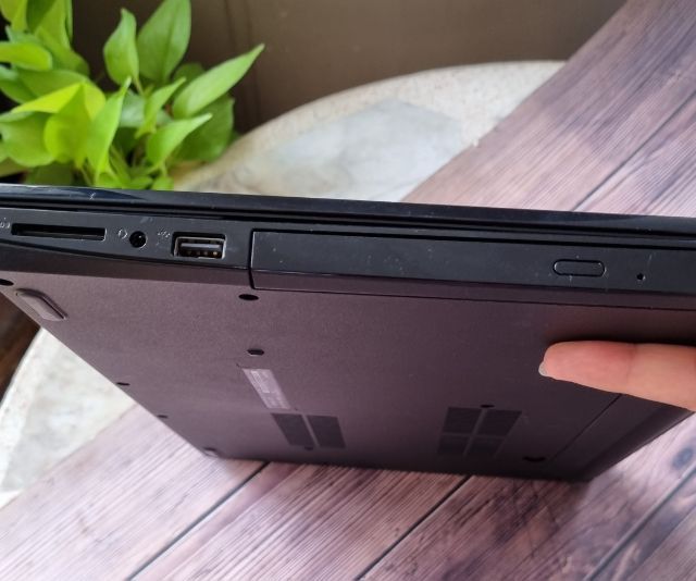 Notebook Dell W5641104RTH 3467 Intel (R) I5-7200 มือสอง สภาพด้านนอก 85 เปอร์เซ็นต์ เพิ่ม Ram 12 GB จอ 14 นิ้ว HDD 200 GB  Window10 รวมกระเป๋า รูปที่ 5