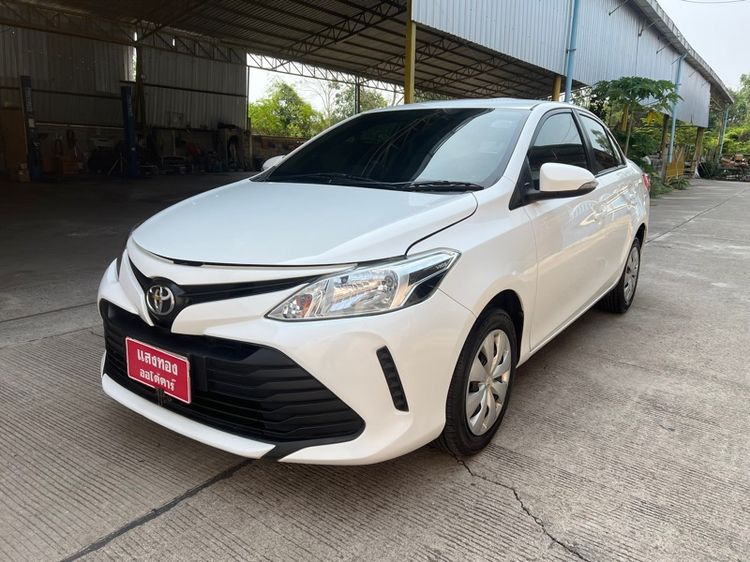 รถ Toyota Vios 1.5 J สี ขาว
