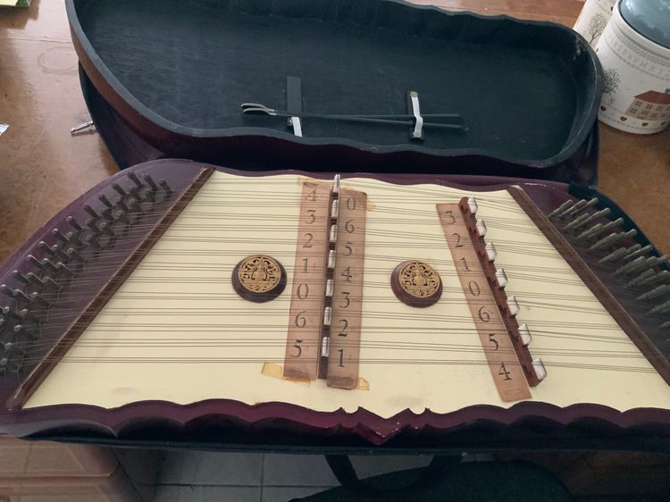 ของใช้ในบ้านต่างๆ จาน ชาม แก้ว รวมถึงเฟอร์นิเจอร์เก่า ชุดโต็ะหมู่บูชาไม้ และอื่นๆ รูปที่ 7