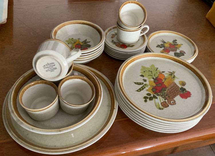 ของใช้ในบ้านต่างๆ จาน ชาม แก้ว รวมถึงเฟอร์นิเจอร์เก่า ชุดโต็ะหมู่บูชาไม้ และอื่นๆ รูปที่ 2