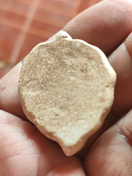 พระพิมพ์ใบโพธิ์หลวงพ่อหลิววัดอโศการามเนื้อผงพุทธคุณพระเนื้อผงก่อน 2500 รูปที่ 2