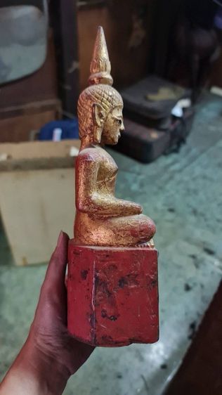 พระไม้แกะ