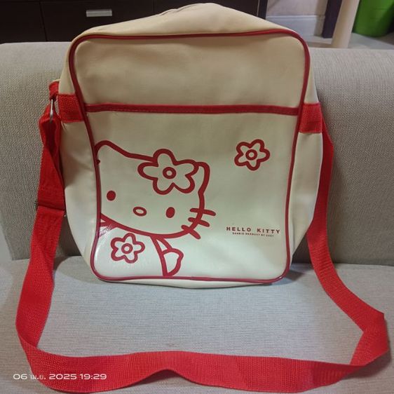 ขายกระเป๋าสะพายหนังอเนกประสงค์ HELLO KITTY สีครีมแดง  มือสอง  ขายถูกค่ะ