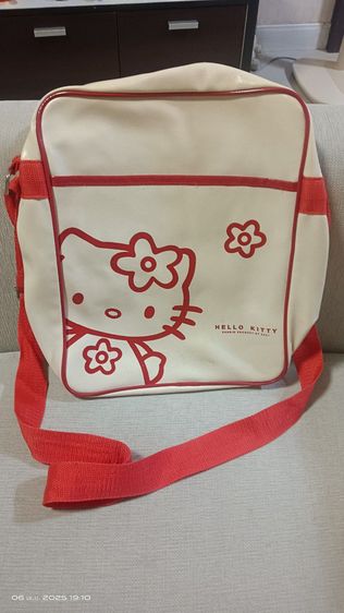 ขายกระเป๋าสะพายหนังอเนกประสงค์ HELLO KITTY สีครีมแดง  มือสอง  ขายถูกค่ะ รูปที่ 9