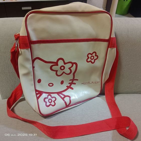 ขายกระเป๋าสะพายหนังอเนกประสงค์ HELLO KITTY สีครีมแดง  มือสอง  ขายถูกค่ะ รูปที่ 3