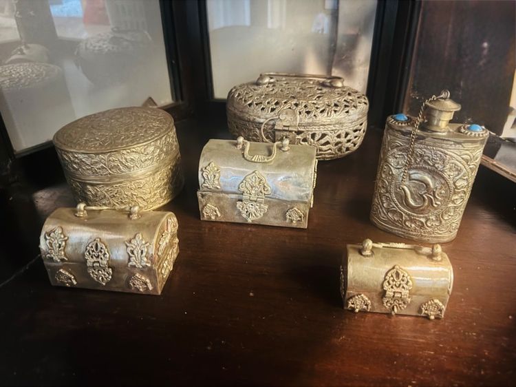 ตู้ไม้โบราณ ตู้โชว์หกเหลี่ยม งานเก่ามากเป็นไม้และกระจก ตู้ 6 เหลี่ยมสวย สภาพดีมาก อายุมากกว่า 60ปี รูปที่ 5