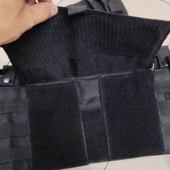 เสื้อเกราะ มีช่องใส่เเผ่นเหล็ก รูปที่ 3