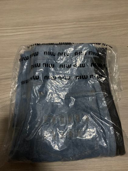 กางเกงขายาวยีนส์ miu miu ใหม่ป้ายห้อย รูปที่ 6