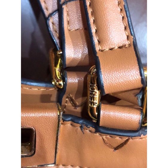 กระเป๋า FENDI PEEKABOO XหรือTOTE ขนาดกลาง  หนังสีเขียวเข้มและน้ำตาล  เป็นสินค้ามือสองงานลุ้น ตู้ญี่ปุ่นไม่การันตีแท้   รูปที่ 4
