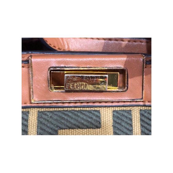 กระเป๋า FENDI PEEKABOO XหรือTOTE ขนาดกลาง  หนังสีเขียวเข้มและน้ำตาล  เป็นสินค้ามือสองงานลุ้น ตู้ญี่ปุ่นไม่การันตีแท้   รูปที่ 2