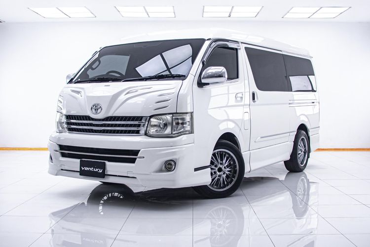 รถ Toyota Ventury 2.7 V สี ขาว