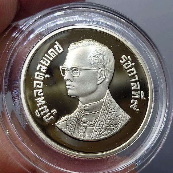 เหรียญ 10 บาท นิกเกิลขัดเงา ที่ระลึกงานกล้วยไม้อาเซียน ครั้งที่ 6 พ.ศ.2529 ไม่ผ่านใช้ รูปที่ 4