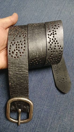 เข็มขัดหนังแท้ bossini สีดำลายบรอนซ์เงิน เอว 34 ถึง 38 กว้าง 1.5 ยาวรวมหัว42.8 หนังหนาสภาพเหมือนใหม่