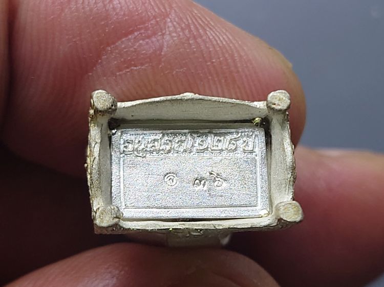 สมเด็จพระพุฒาจารย์ (โต พรหมรังสี) ลอยองค์พิมพ์ใหญ่ เนื้อเงิน อนุสรณ์ ๑๒๘ ปี วัดเกศไชโย พ.ศ.2543 กล่องเดิม รูปที่ 7