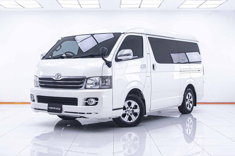 รถ Toyota Ventury 2.7 G สี ขาว