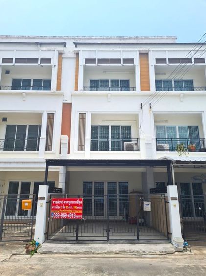 ขาย หรือเช่า ทาวน์โฮม 3 ชั้น  25 ตร.ว. 180 ตร.ม   ทำเลน่าลงทุน  เชื่อมต่อมอเตอร์เวย์ M81 ขายถูก วิชั่น สมาร์ท ซิตี้  จังหวัดนนทบุรี 