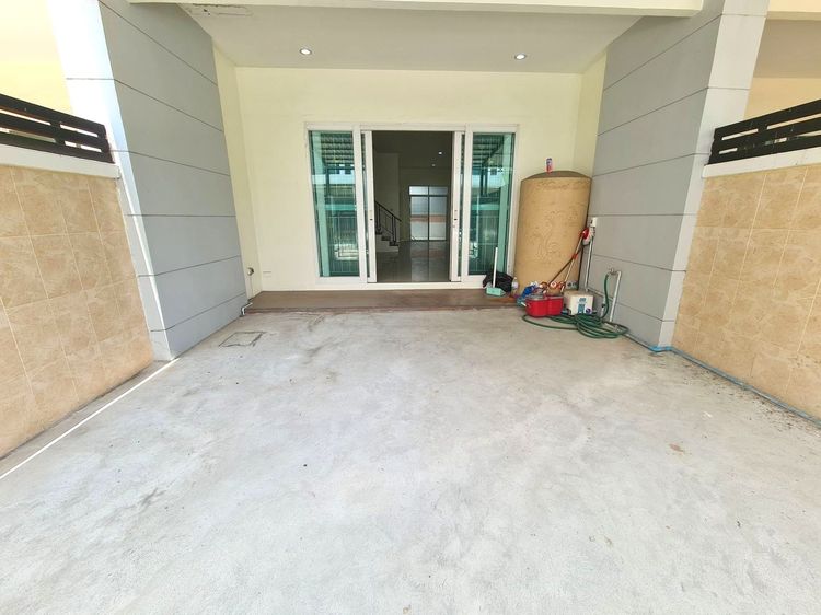 ขาย หรือเช่า ทาวน์โฮม 3 ชั้น  25 ตร.ว. 180 ตร.ม   ทำเลน่าลงทุน  เชื่อมต่อมอเตอร์เวย์ M81 ขายถูก วิชั่น สมาร์ท ซิตี้  จังหวัดนนทบุรี  รูปที่ 2