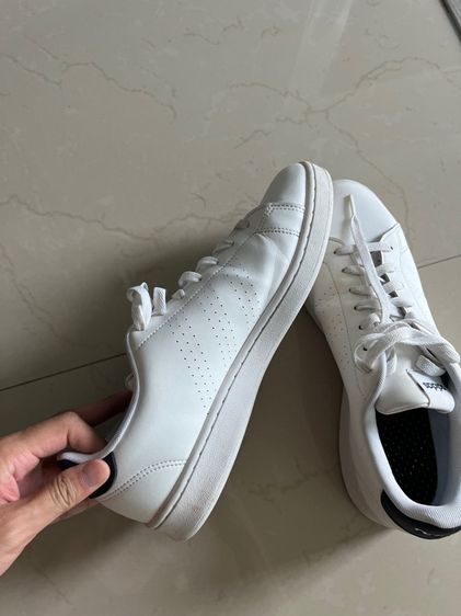 รองเท้าผ้าใบ แบรนด์ adidas ขนาด 43.5 รูปที่ 2