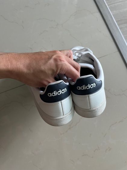 รองเท้าผ้าใบ แบรนด์ adidas ขนาด 43.5 รูปที่ 4