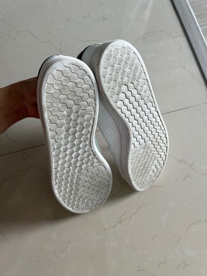 รองเท้าผ้าใบ แบรนด์ adidas ขนาด 43.5 รูปที่ 5