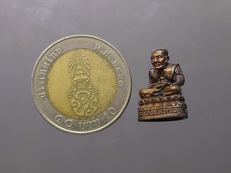 รูปหล่อหลวงปู่ทวด เหยียบน้ำทะเลจืด เนื้อนวะ 111 ปี กระทรวงกลาโหม พุทธาภิเษก วัดช้างให้ และ วัดพระศรีรัตนศาสดาราม พ.ศ.2540 พร้อมกล่องเดิม รูปที่ 8