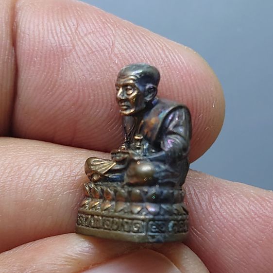 รูปหล่อหลวงปู่ทวด เหยียบน้ำทะเลจืด เนื้อนวะ 111 ปี กระทรวงกลาโหม พุทธาภิเษก วัดช้างให้ และ วัดพระศรีรัตนศาสดาราม พ.ศ.2540 พร้อมกล่องเดิม รูปที่ 6