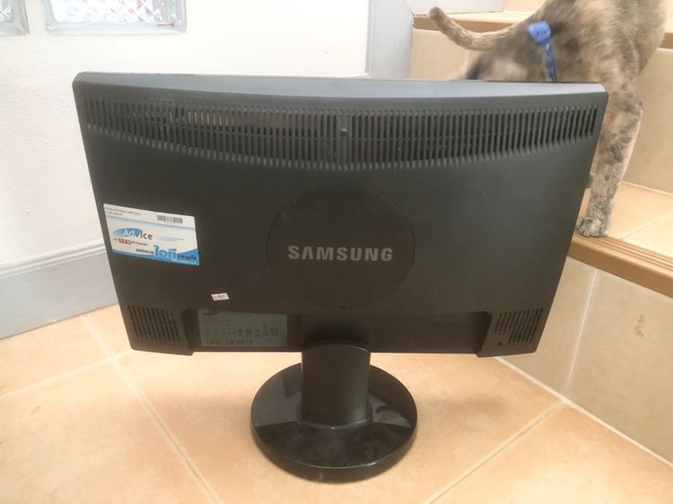 จอคอมพิวเตอร์ 19 นิ้วมือสอง มีตำหนิ รูปที่ 2