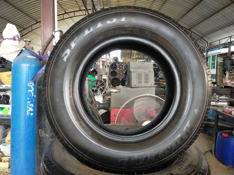 ยางดันลอป 205 70 15 ปี24 ยางสวยทุกเส้นใส่รถตู้กระบะตัวเตี้ย รูปที่ 2