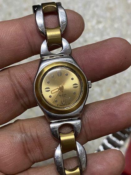 เงิน นาฬิกายี่ห้อ SWATCH  สวิสเมด  แท้มือสอง สวย สายยาว 6 นิ้ว  750฿