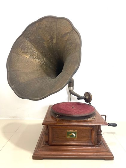 เครื่องเล่น แผ่นเสียง ปากแตรทองเหลือง ทรงสี่เหลี่ยม รูปที่ 8