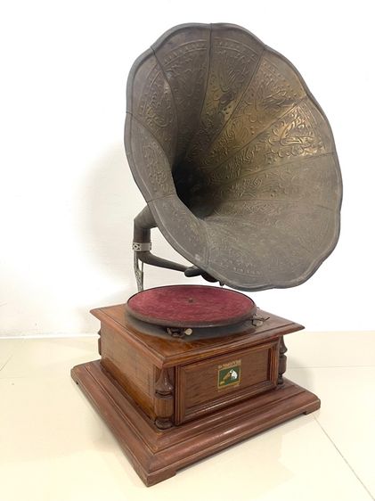 เครื่องเล่น แผ่นเสียง ปากแตรทองเหลือง ทรงสี่เหลี่ยม รูปที่ 5