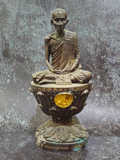 พระบูชา หลวงพ่อรวย วัดตะโก รุ่นซื้อที่ดิน ปี2563 เนื้อทองแดง ฝังเหรียญใต้ฐาน พร้อมกล่องเดิมๆ รับประกันแท้ รูปที่ 2