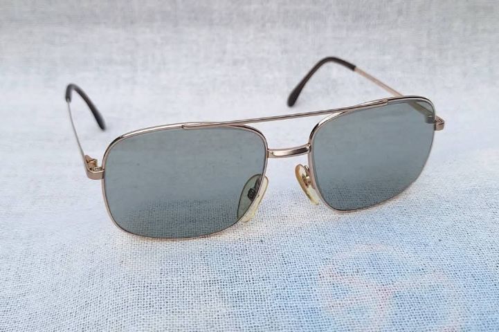 แว่นตาเทพเจ้าของชาวเยอรมัน RODENSTOCK 10K GF โรเดนสต็อค โมเดลคลาสสิค–สี่เหลี่ยม–อเวียร์เตอร์–นักบิน–คาราวานทหาร–คานยาว เลนส์กระจกคริสตัล สีเทาควันไฟ...Authentic Vintage RODENSTOCK 10K GF Handcrafted in Bavaria, Germany รูปที่ 12