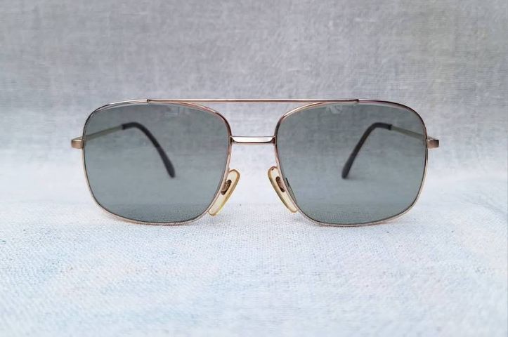 แว่นตาเทพเจ้าของชาวเยอรมัน RODENSTOCK 10K GF โรเดนสต็อค โมเดลคลาสสิค–สี่เหลี่ยม–อเวียร์เตอร์–นักบิน–คาราวานทหาร–คานยาว เลนส์กระจกคริสตัล สีเทาควันไฟ...Authentic Vintage RODENSTOCK 10K GF Handcrafted in Bavaria, Germany รูปที่ 3