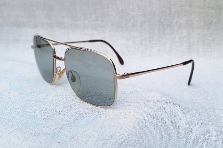 แว่นตาเทพเจ้าของชาวเยอรมัน RODENSTOCK 10K GF โรเดนสต็อค โมเดลคลาสสิค–สี่เหลี่ยม–อเวียร์เตอร์–นักบิน–คาราวานทหาร–คานยาว เลนส์กระจกคริสตัล สีเทาควันไฟ...Authentic Vintage RODENSTOCK 10K GF Handcrafted in Bavaria, Germany รูปที่ 2