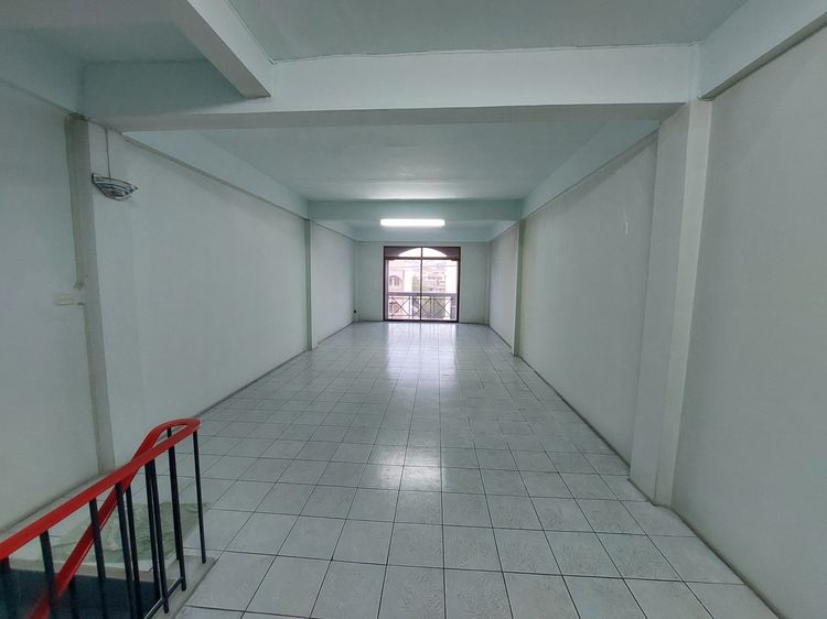 ขาย อาคารพาณิชย์ 4 ชั้นครึ่ง (มีดาดฟ้า) ถนนจันทน์ สะพาน2 รูปที่ 3