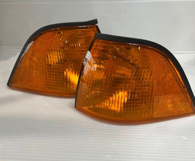 ไฟเลี้ยวมุมส้ม US SPEC สำหรับ BMW E36 COUPE ครบคู่สภาพดีจากเมกา ของแท้บีเอ็มดับบริว หายาก ของเก็บอีกชิ้นที่ผมไม่เคยใช้