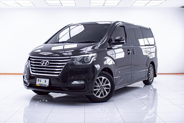 รถ Hyundai H-1  2.5 Elite Plus สี น้ำตาล