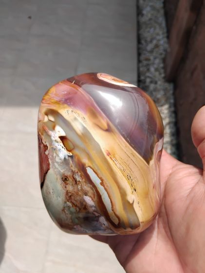 อื่นๆ หินอาเกต ขัดมัน ขนาดใหญ่ กว้าง 2 ยาว 4 หนา 2 นิ้ว สีเทา แดง ดำ น้ำตาล ส้ม เหลือง และขาว สีสดมาก น้ำหนักมาก มากกว่า 1 กก. อายุเป็น 1,000 ปี แ