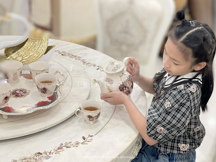 CATHERINE-III CLASSIC DINING SET ชุดโต๊ะอาหารกลม สไตล์คลาสสิค 6ที่นั่ง สีขาว รุ่น แคทเทอรีน-3 รูปที่ 4