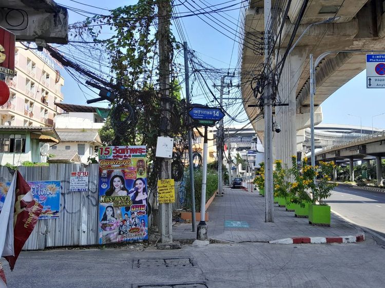 ขายที่ดินเนื้อที่ 94.8 ตารางวา พร้อมสิ่งปลูกสร้าง ซอยเพชรเกษม 14