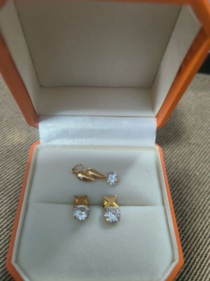 ต่างหูและจี้ ทอง75 เพชรรัสเซีย งานน่ารัก ครบเซท