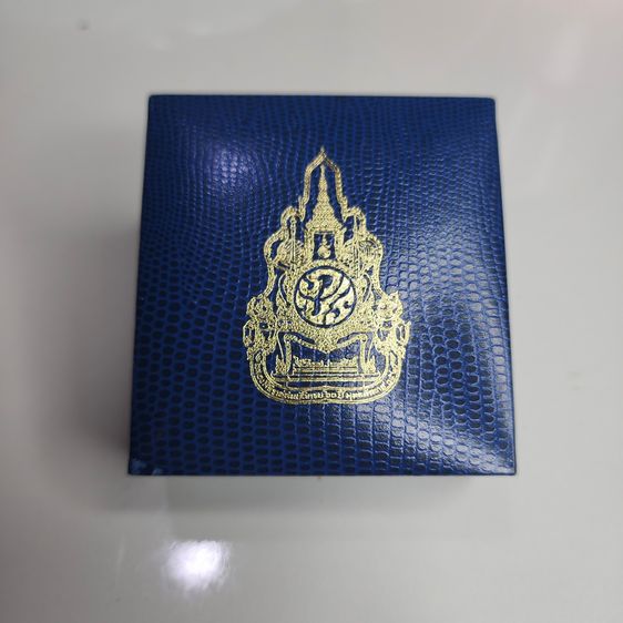 เข็มกลัด เข็มที่ระลึก ฉลองสิริราชสมบัติครบ 60ปี 2549 จัดทำโดยสำนักงานปลัดสำนักนายกรัฐมนตรี (สปน.) พร้อมกล่องและใบเซอร์ รูปที่ 8