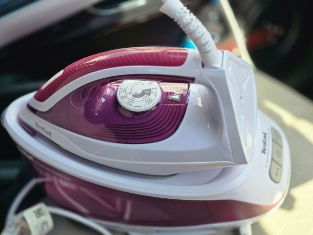 Tefal เตารีดแรงดันไอน้ำ EXPRESS ESSENTIAL 5.2 บาร์ รุ่น SV6110T0
ใหม่อายุ 3 เดือน
