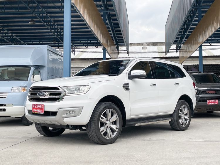 รถ Ford Everest 2.2 Titanium Plus สี ขาว