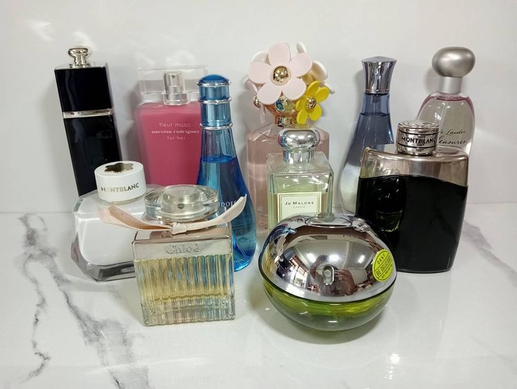 น้ำหอมแบรนด์เนมแท้ ราคาพิเศษ สินค้าเป็นของแท้ทุกขวด ราคาและรายละเอียดอยู่ในรูปค่ะ 