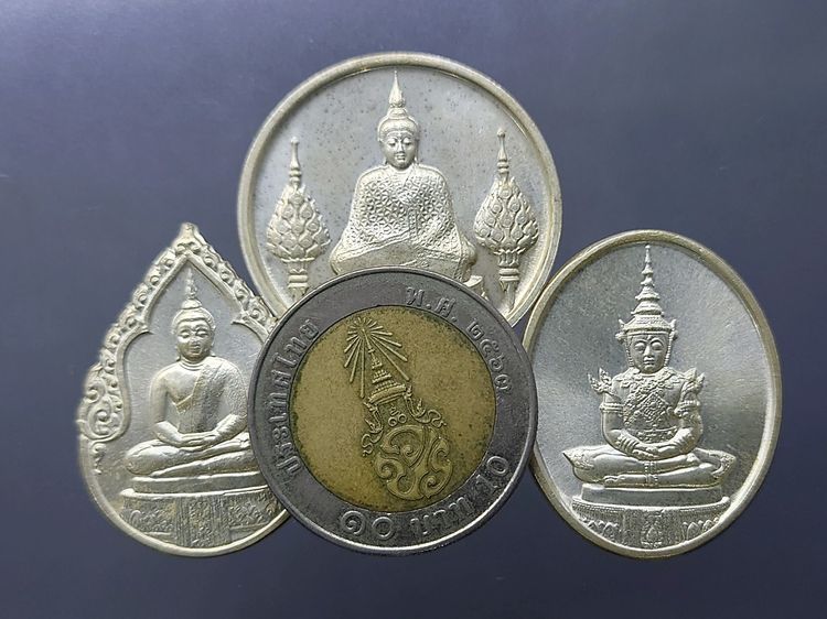 เหรียญพระแก้วมรกต ภปร รุ่นสอง ชุด 3 ฤดู เนื้อเงิน ฉลองกรุงรัตนโกสินทร์ 200 ปี พ.ศ.2525 พร้อมกล่องเดิม รูปที่ 4
