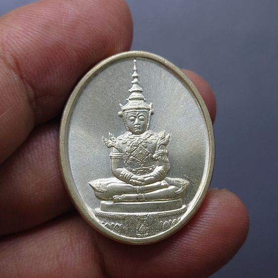 เหรียญพระแก้วมรกต ภปร รุ่นสอง ชุด 3 ฤดู เนื้อเงิน ฉลองกรุงรัตนโกสินทร์ 200 ปี พ.ศ.2525 พร้อมกล่องเดิม รูปที่ 6
