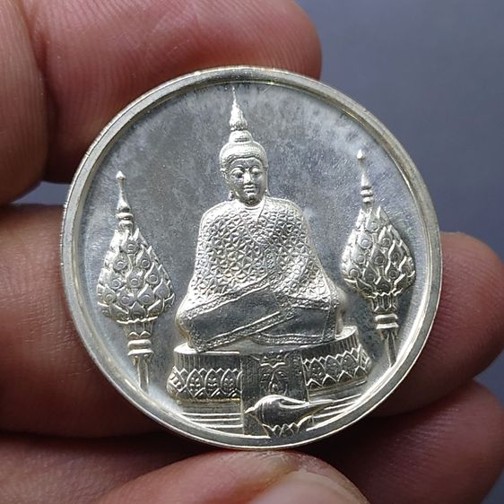 เหรียญพระแก้วมรกต ภปร รุ่นสอง ชุด 3 ฤดู เนื้อเงิน ฉลองกรุงรัตนโกสินทร์ 200 ปี พ.ศ.2525 พร้อมตลับ รูปที่ 5