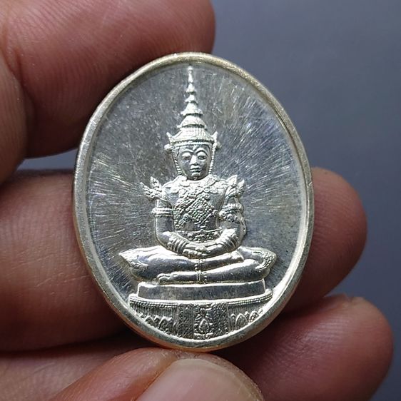 เหรียญพระแก้วมรกต ภปร รุ่นสอง ชุด 3 ฤดู เนื้อเงิน ฉลองกรุงรัตนโกสินทร์ 200 ปี พ.ศ.2525 พร้อมตลับ รูปที่ 6